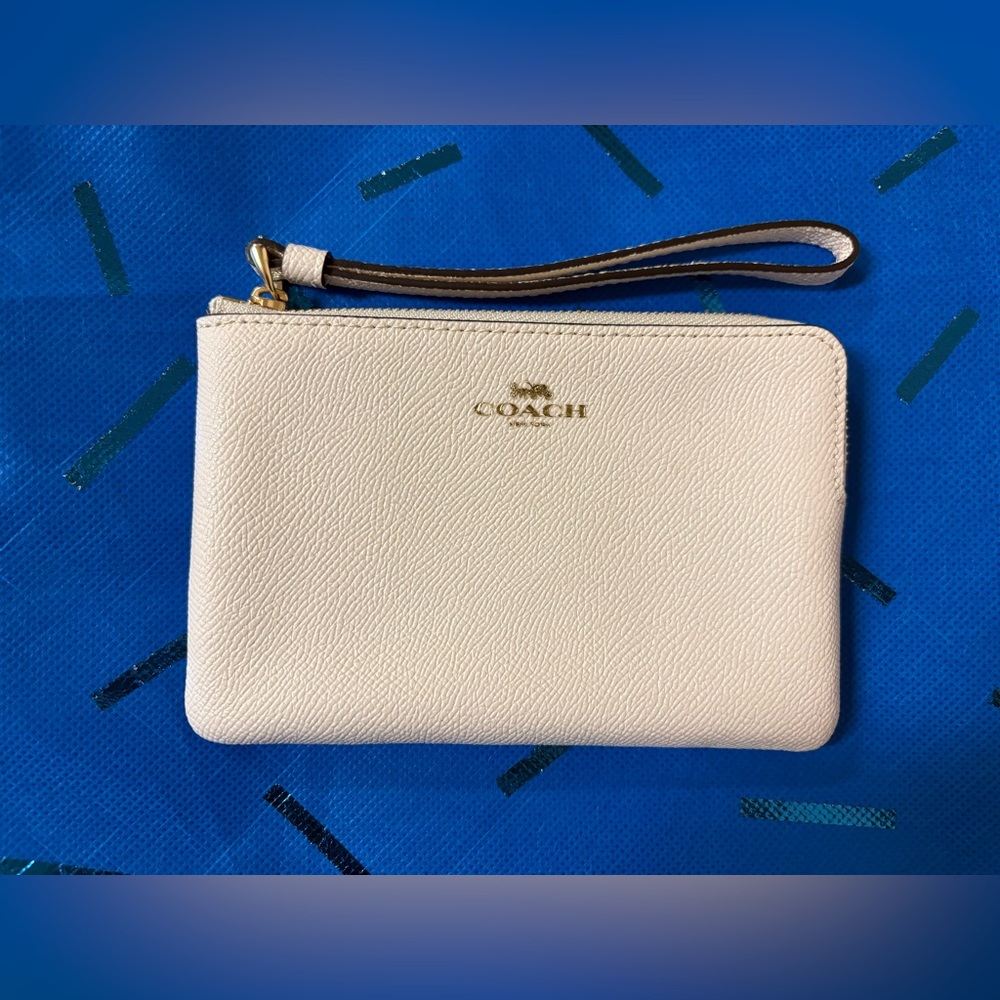 Coach Pebbled Leather Wristlet – Chalk / Gold Hardware